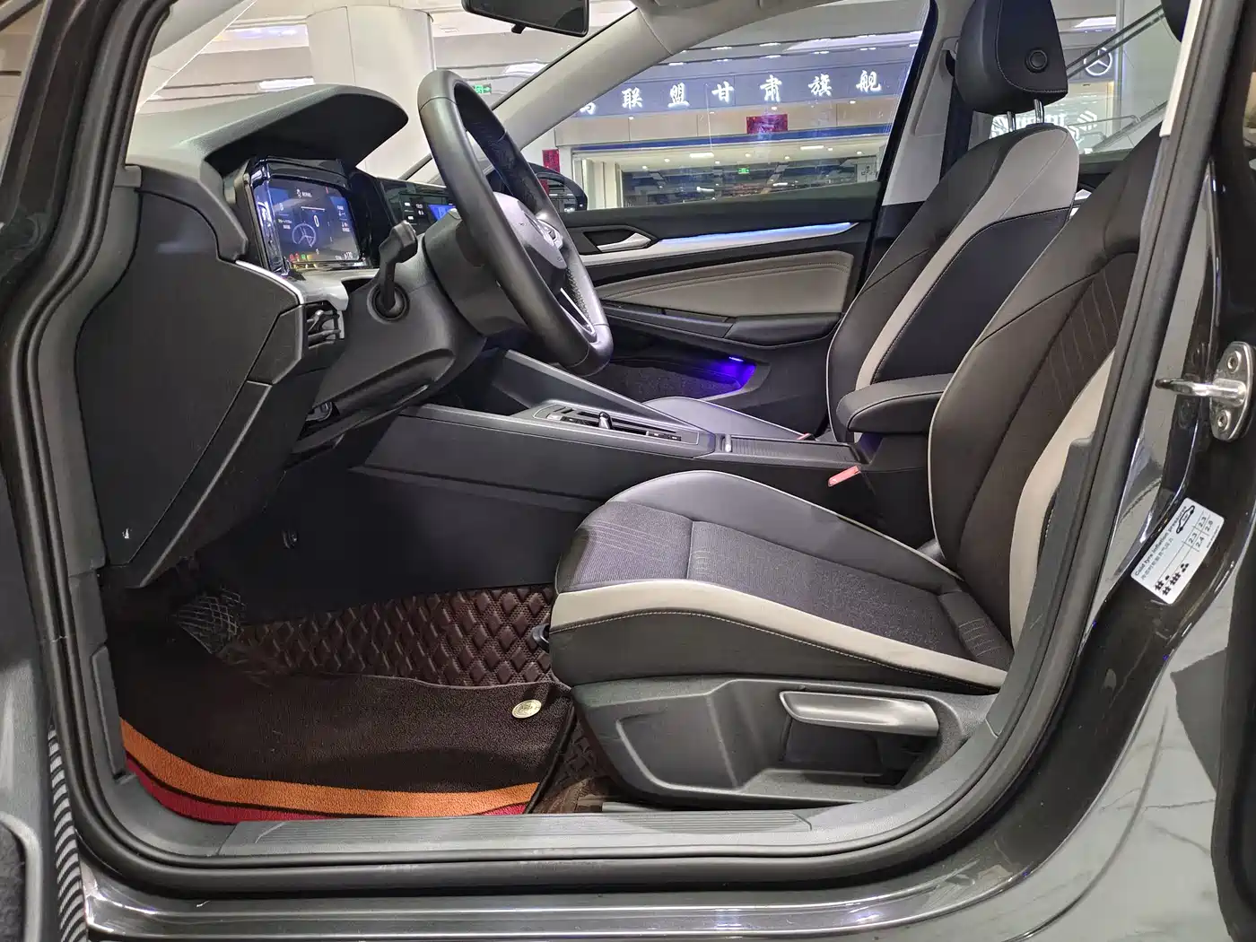 Volkswagen Golf 2023 Facelift 280TSI DSG Pro фото 6