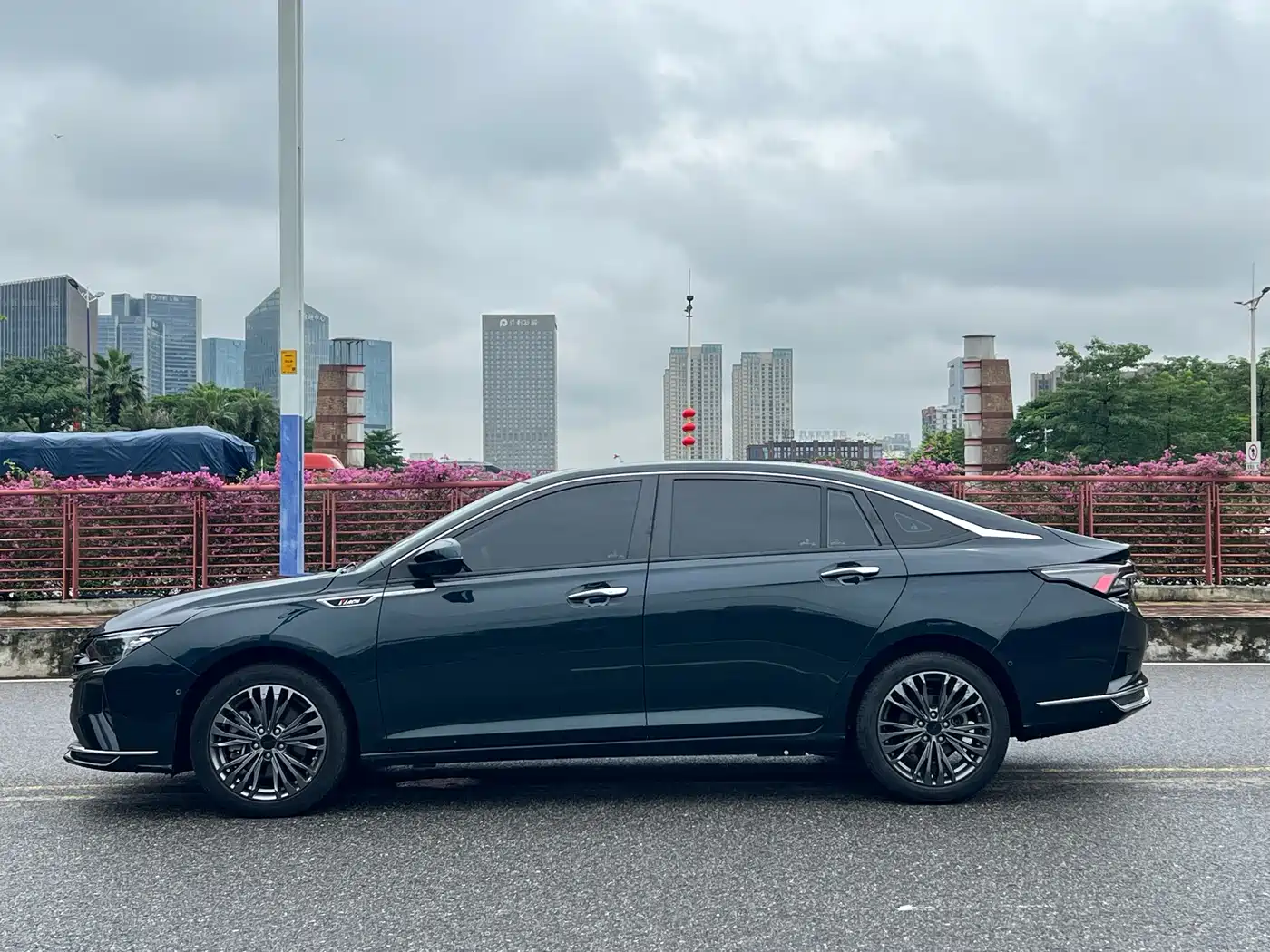 DONGFENG YI HYUN MAX