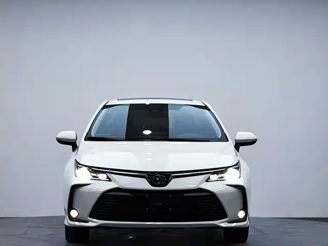 Toyota Corolla 2021 Hybrid 1.8L E-CVT Elite Edition — фото 3