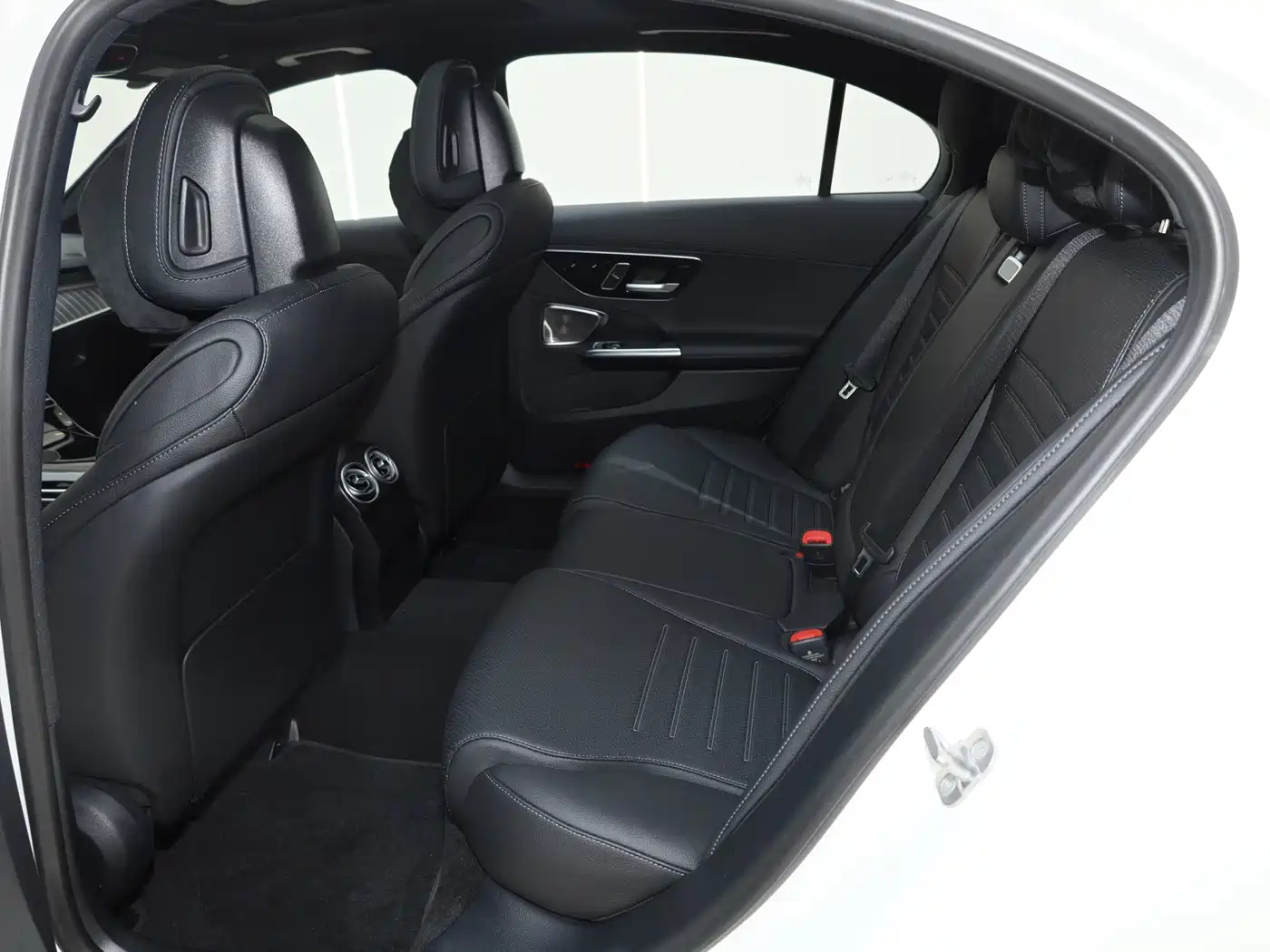 Mercedes-Benz C-Class 2025 C 260 L Night Sport Edition фото 26