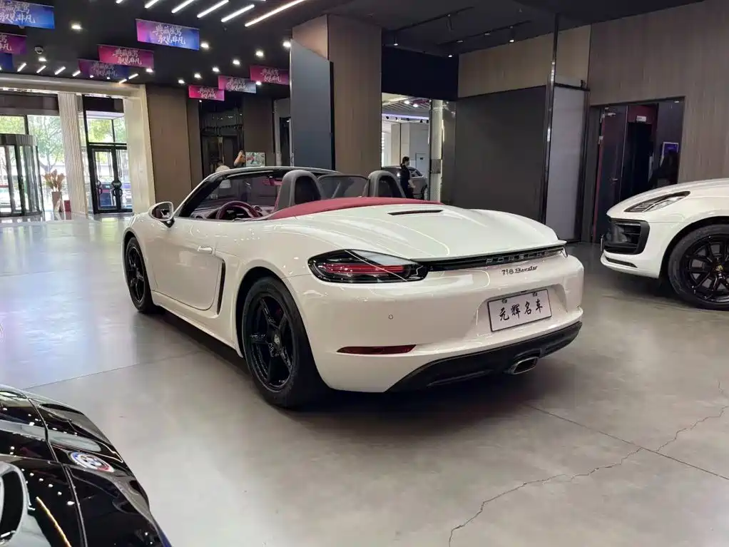 Photo 17 - Porsche 718