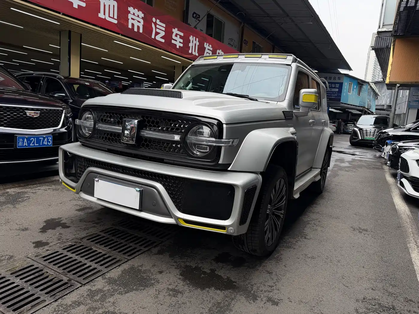 TANK CO CREATION TANK 300