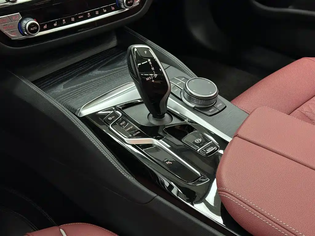 BMW 5 Series 2023 530Li Leading M Sport Package фото 14