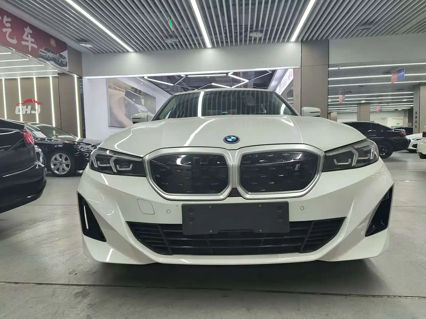 BMW i3 2022 eDrive 35 L фото 2