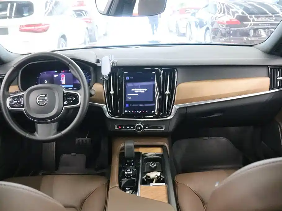 Фото 4 - Volvo S90