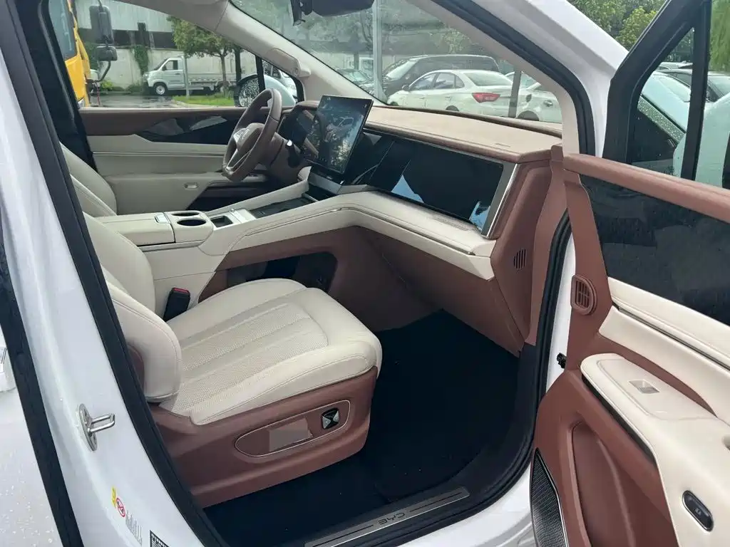 BYD Xia 2025 2025 DM-i 1.5T 180km Surpass Edition