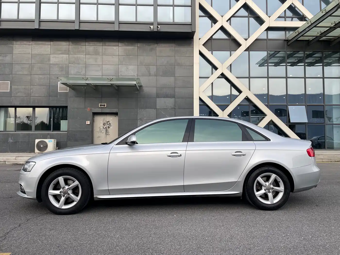 Audi A4L 2013 35 TFSI Automatic Comfort фото 5