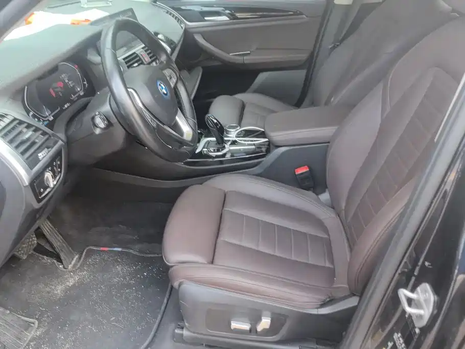 Фото 9 - BMW iX3