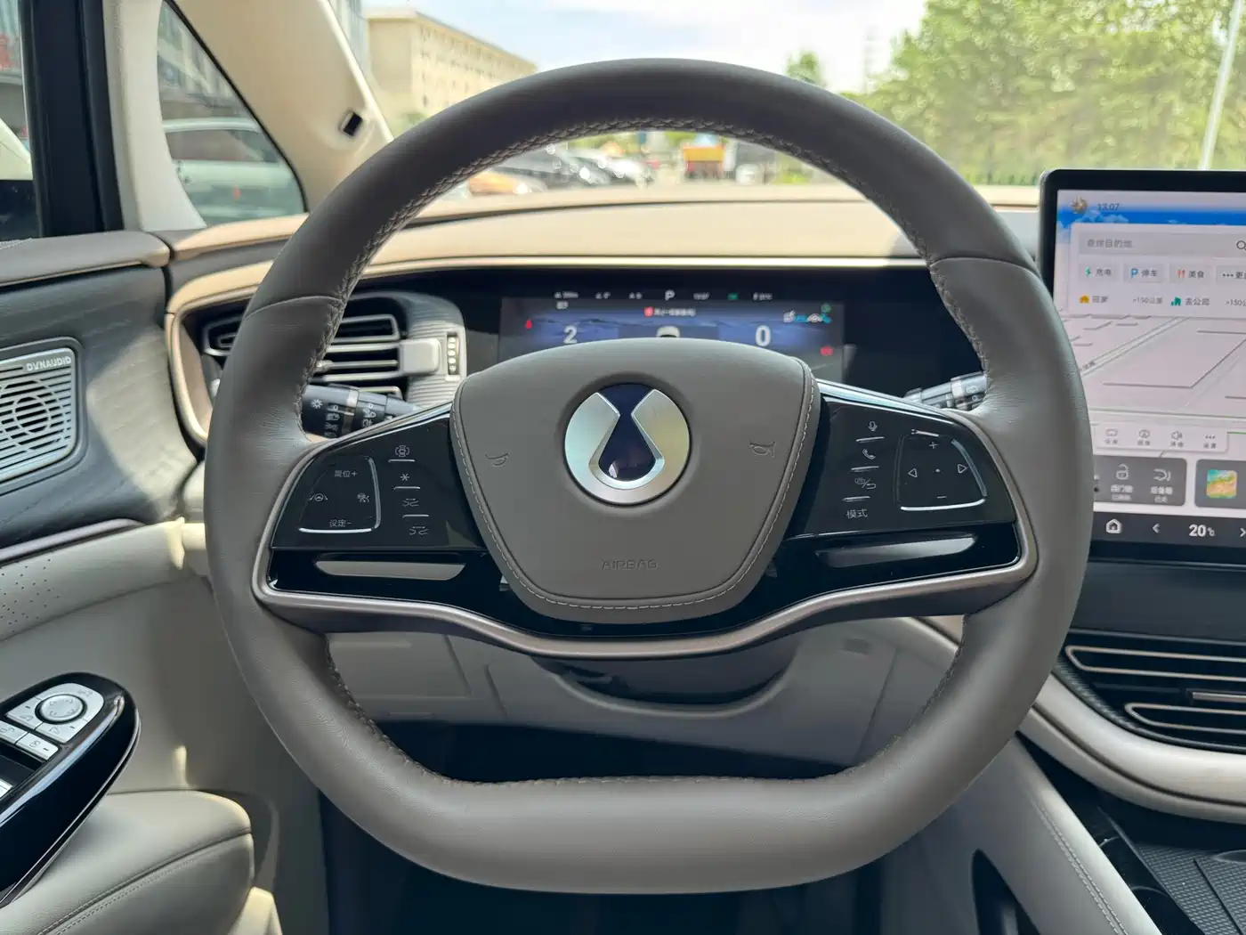 Denza D9 2023 2022 DM-i 970 AWD Flagship