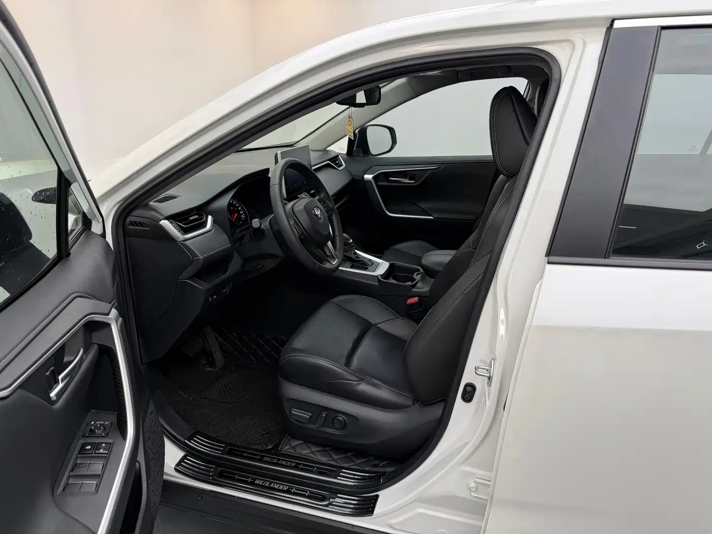 Toyota Wildlander 2020 2.0L CVT 2WD Luxury Edition фото 15