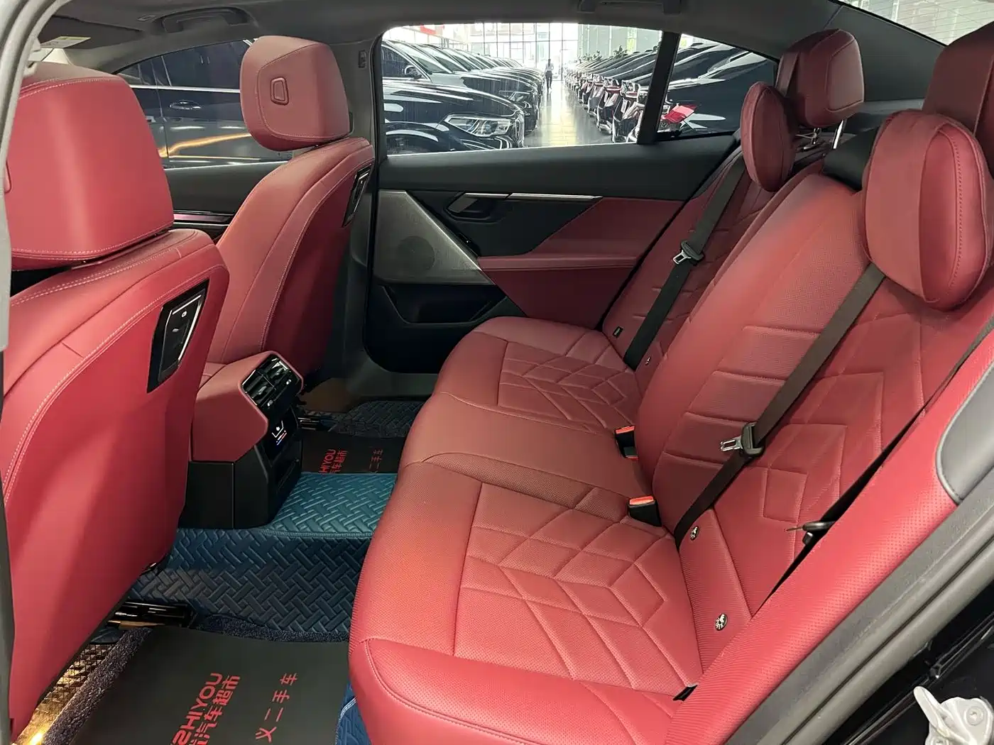 BMW 5 Series 2026 525Li M Sport Package фото 10