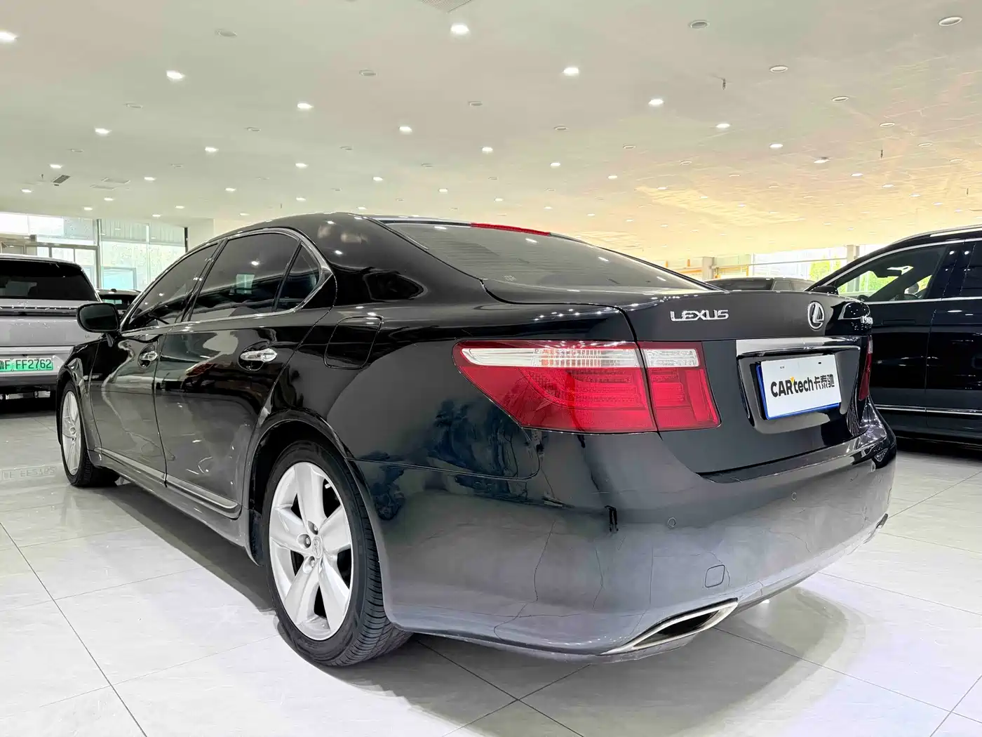 Фото 4 - Lexus LS