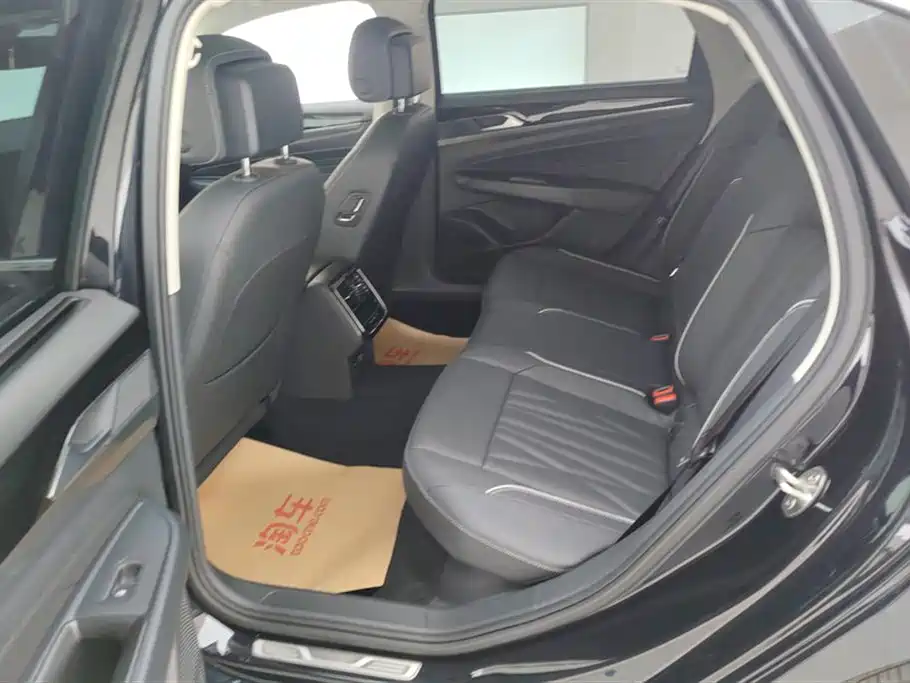 Volkswagen Passat 2022 330TSI Luxury Edition фото 11