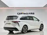 Photo 5 - Toyota Sienna