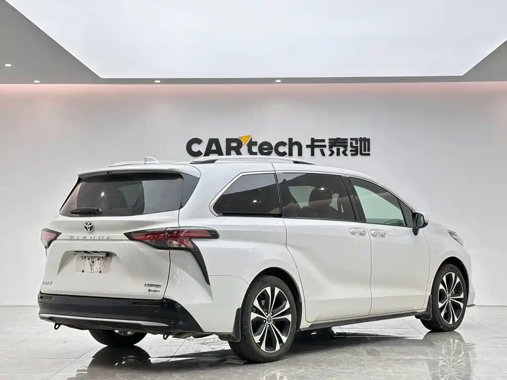 Photo 5 - Toyota Sienna