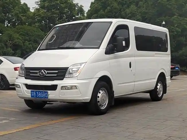SAIC Maxus Xintu V80 2023 2.0T Manual Classic Aoyun Short Wheelbase Ultra-Low Roof 5/6-Seater