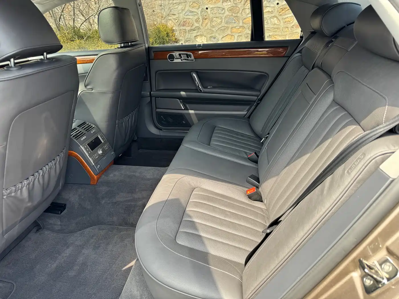Volkswagen Phaeton 2011 3.6L V6 5-seat Extended Business Edition фото 6