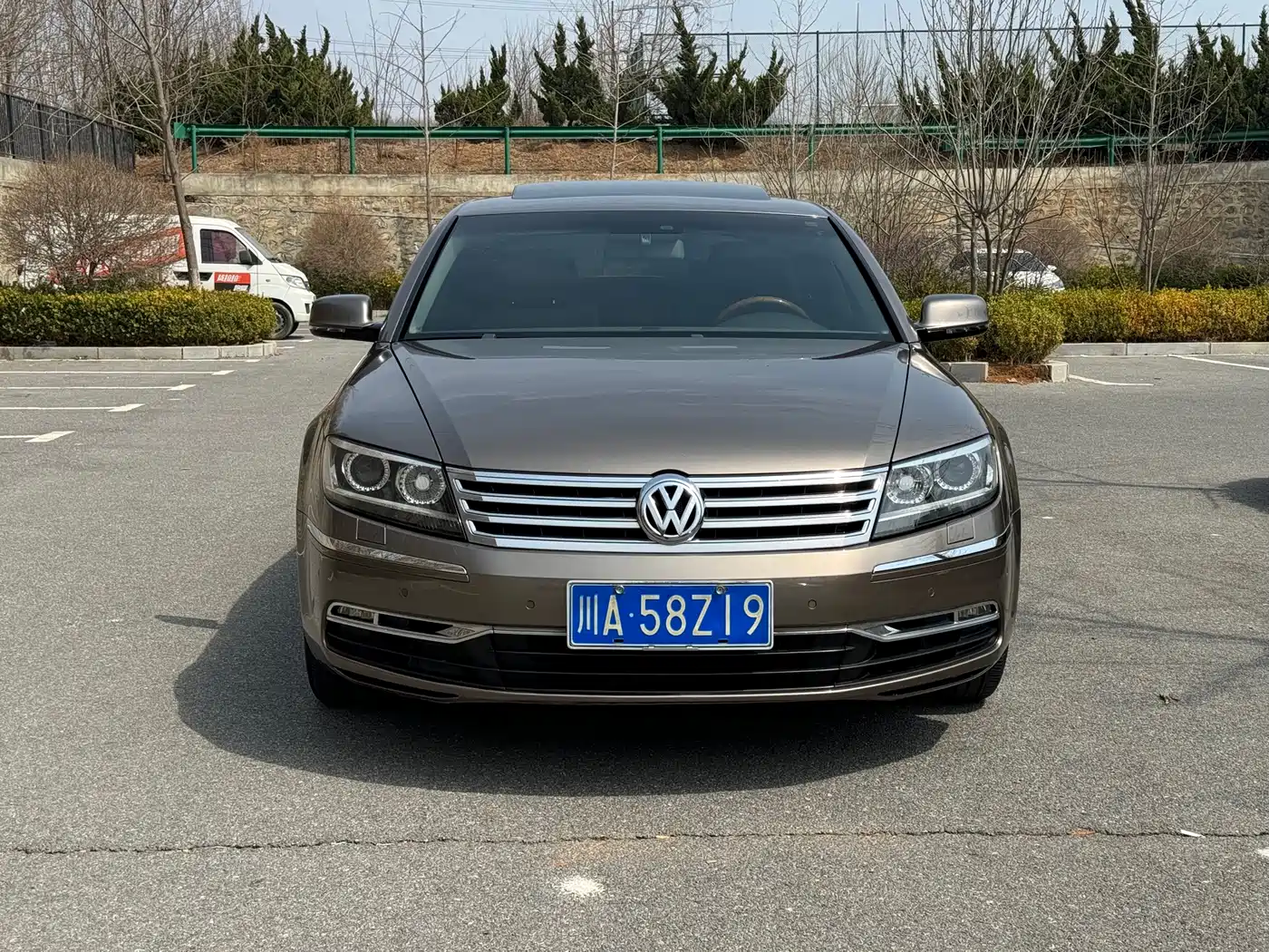 Volkswagen Phaeton 2011 3.6L V6 5-seat Extended Business Edition фото 2