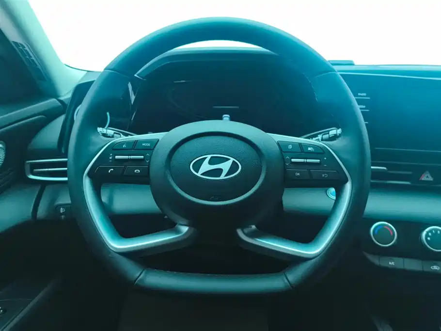 Hyundai Elantra 2023 1.5L CVT GLX Elite Edition фото 15