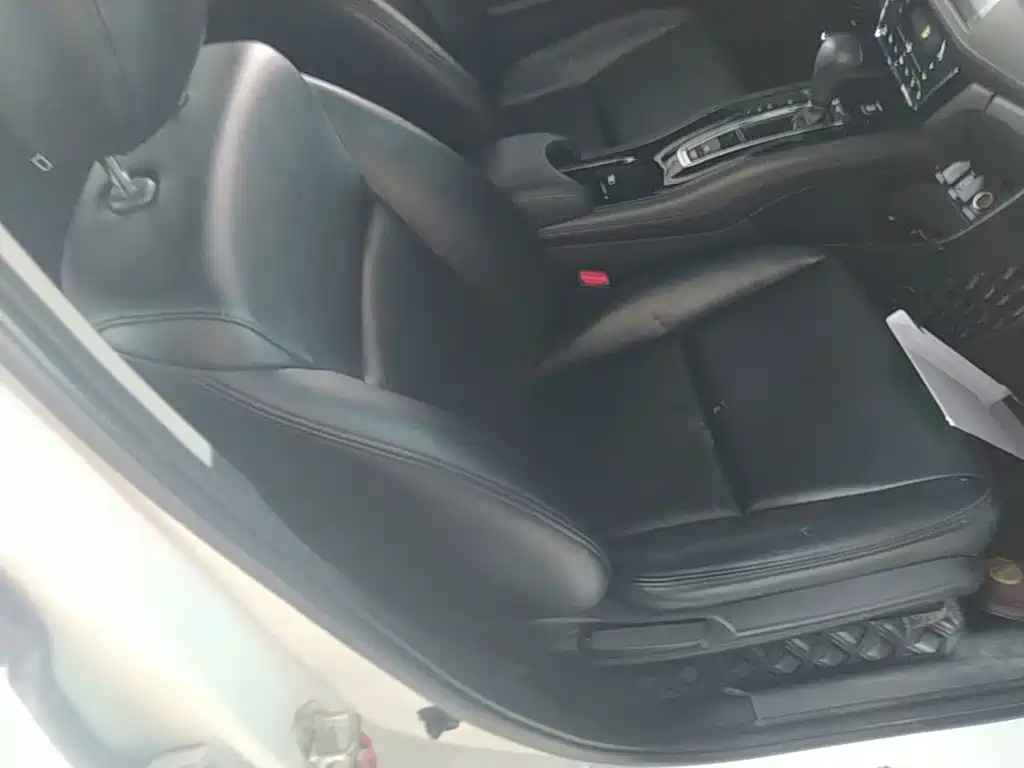 Фото 25 - Honda Vezel