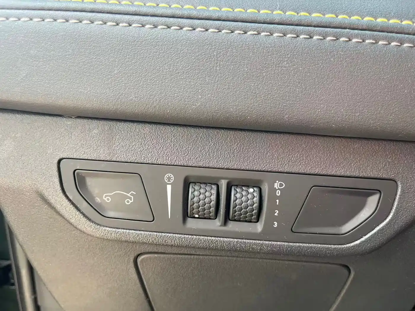 Lynk & Co 06 EM-P 2023 2023 1.5T Remix PHEV Hero
