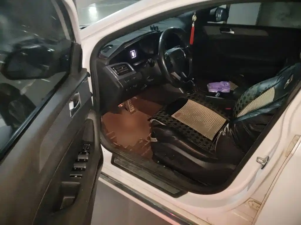 Photo 17 - Hyundai Sonata
