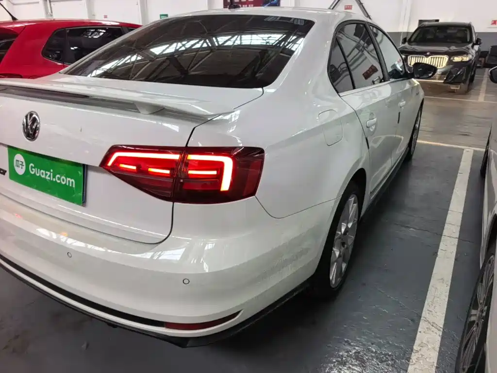 Фото 8 - Volkswagen Sagitar