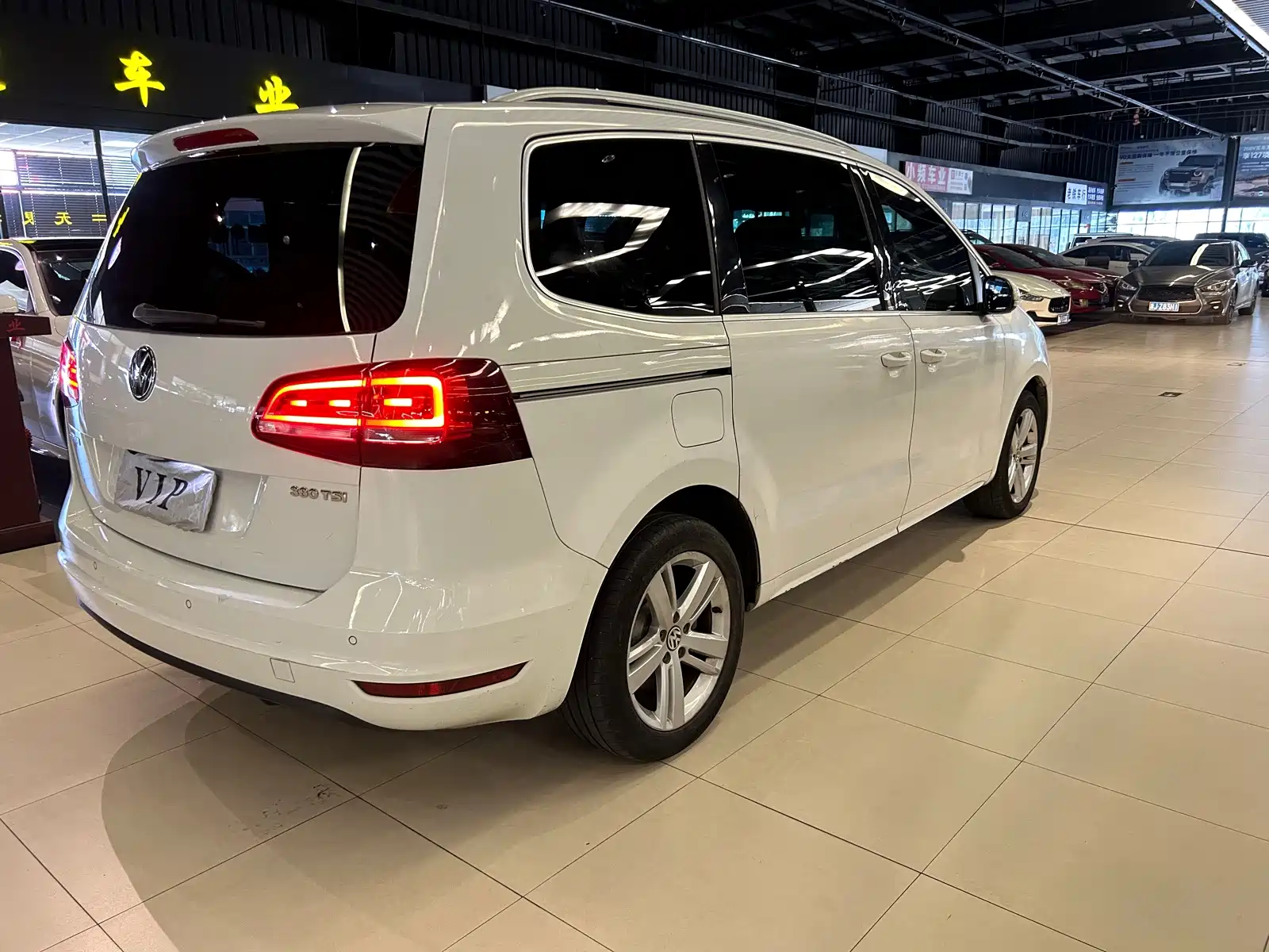 Фото 10 - Volkswagen Sharan