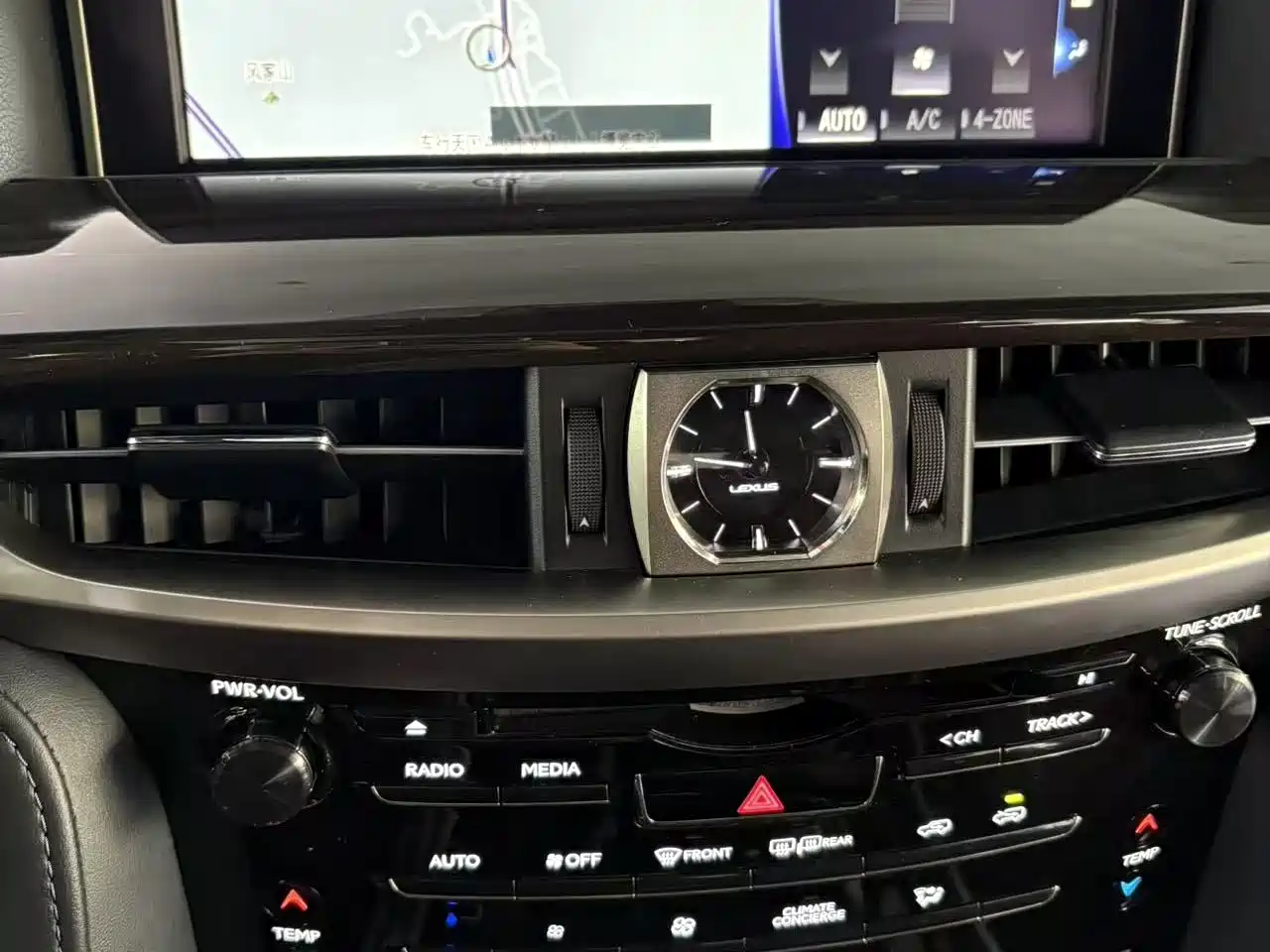 Lexus LX 2019 570 Peak Special Edition фото 26