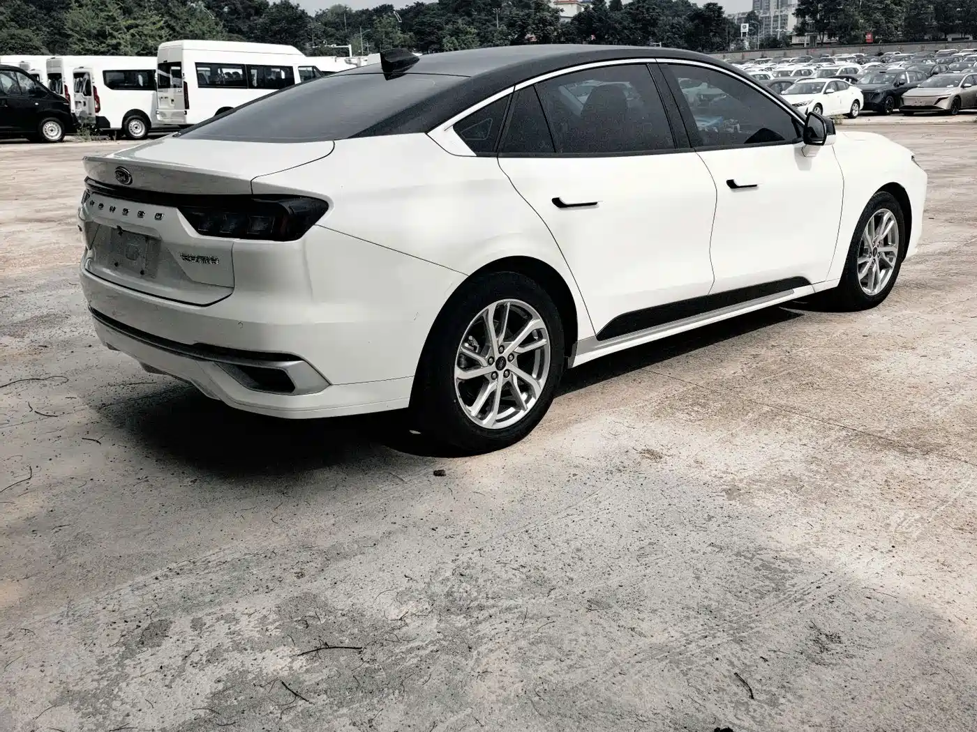 Фото 10 - Ford Mondeo