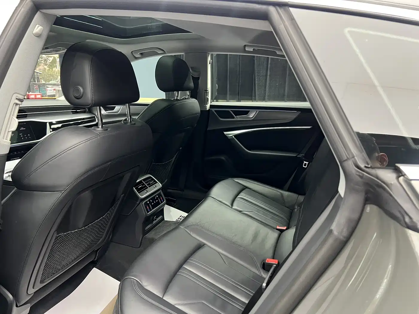 Audi A7 2023 Model 45 TFSI Premium Selection Edition фото 5