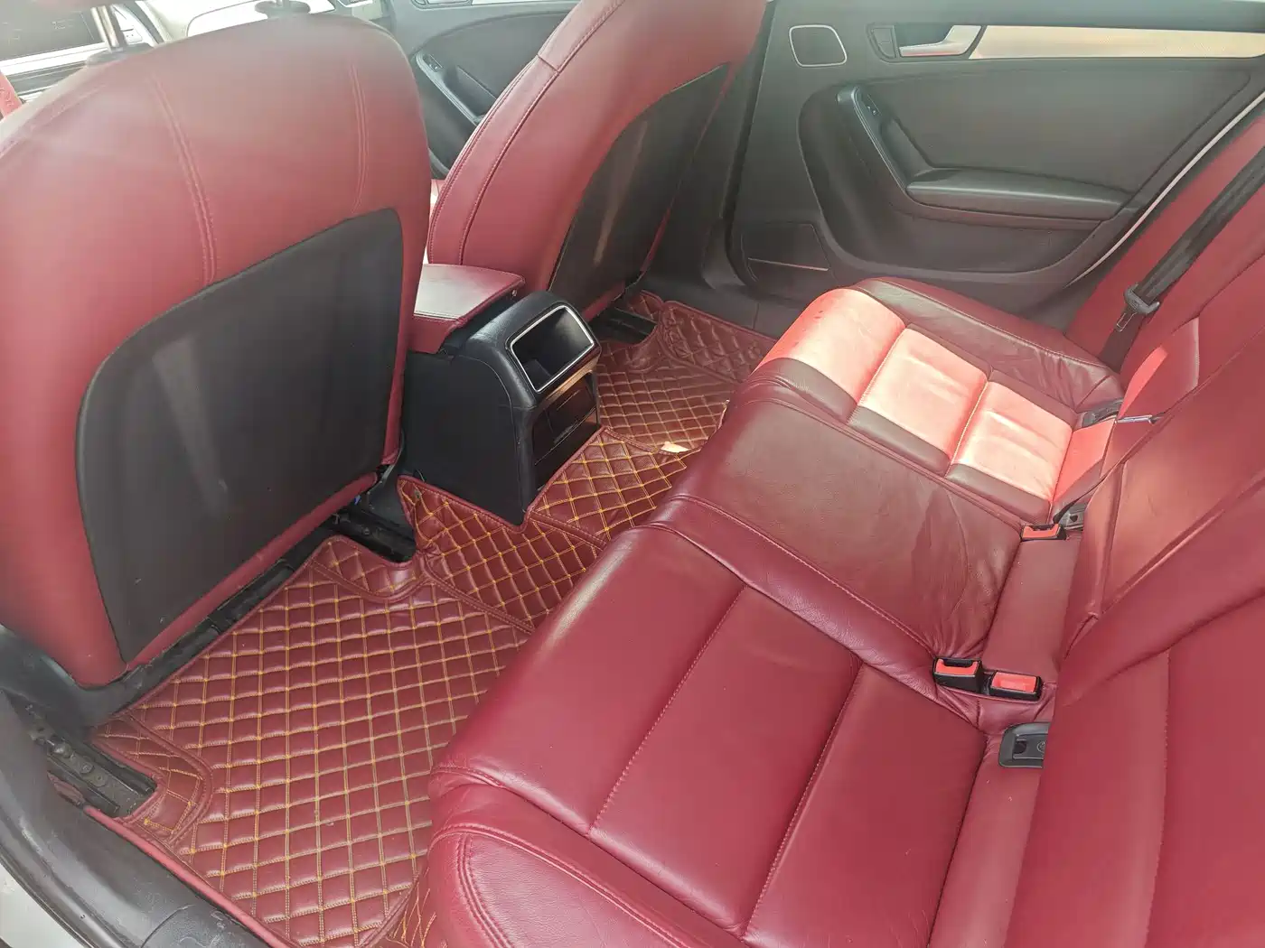 Audi A4L 2010 2.0 TFSI Luxury фото 16