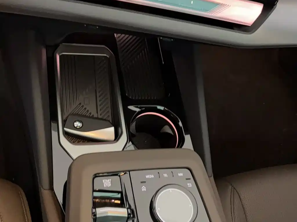 BMW 5 Series 2025 530Li Leading M Sport Package фото 11