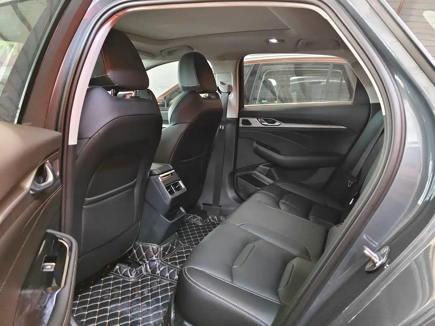 Фото 6 - Geely Preface