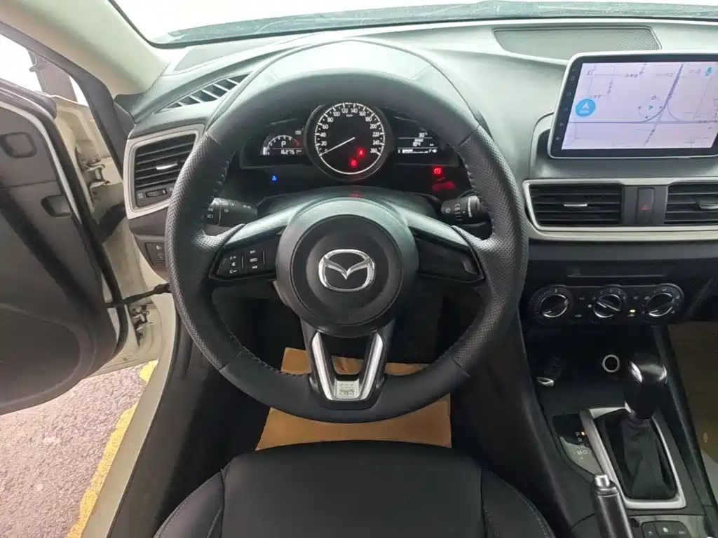 Фото 7 - Mazda Mazda 3