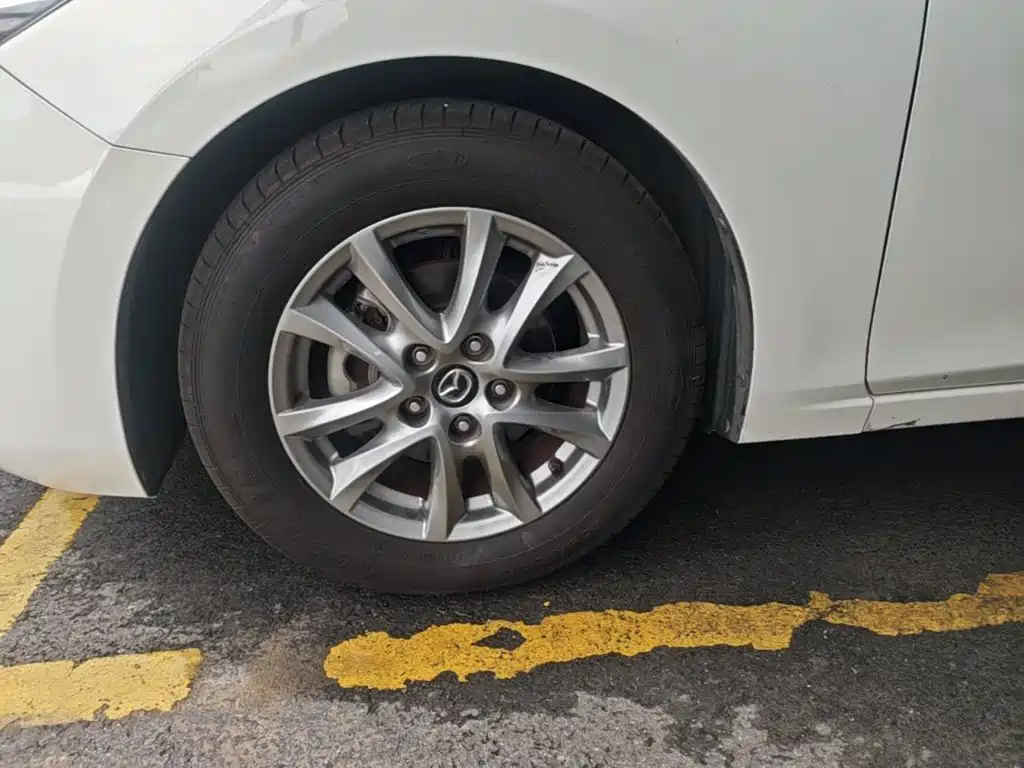 Фото 25 - Mazda Mazda 3