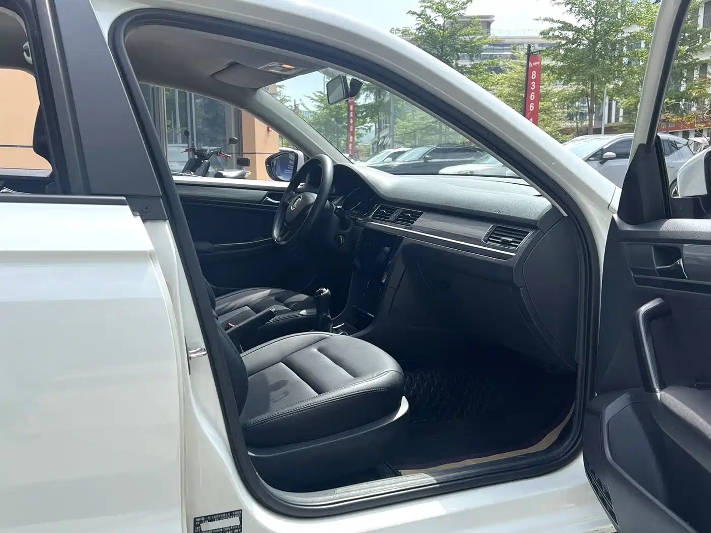 Volkswagen Bora 2016 Model 1.6L Manual Fashion фото 5