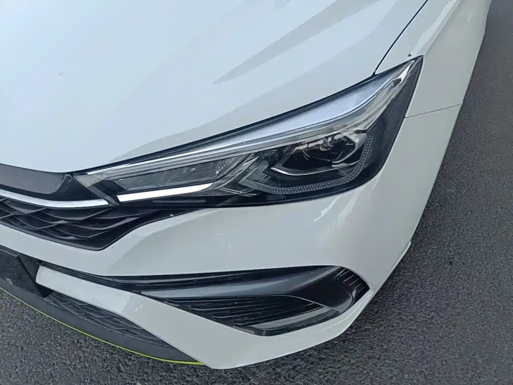Фото 24 - Roewe i5