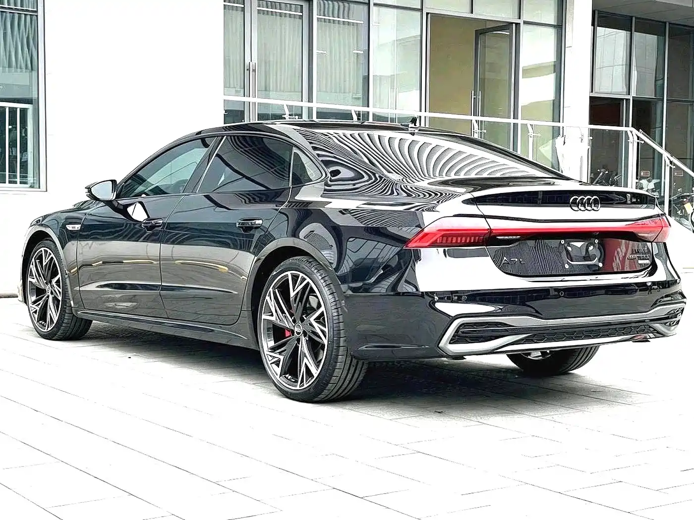 Фото 5 - Audi A7L