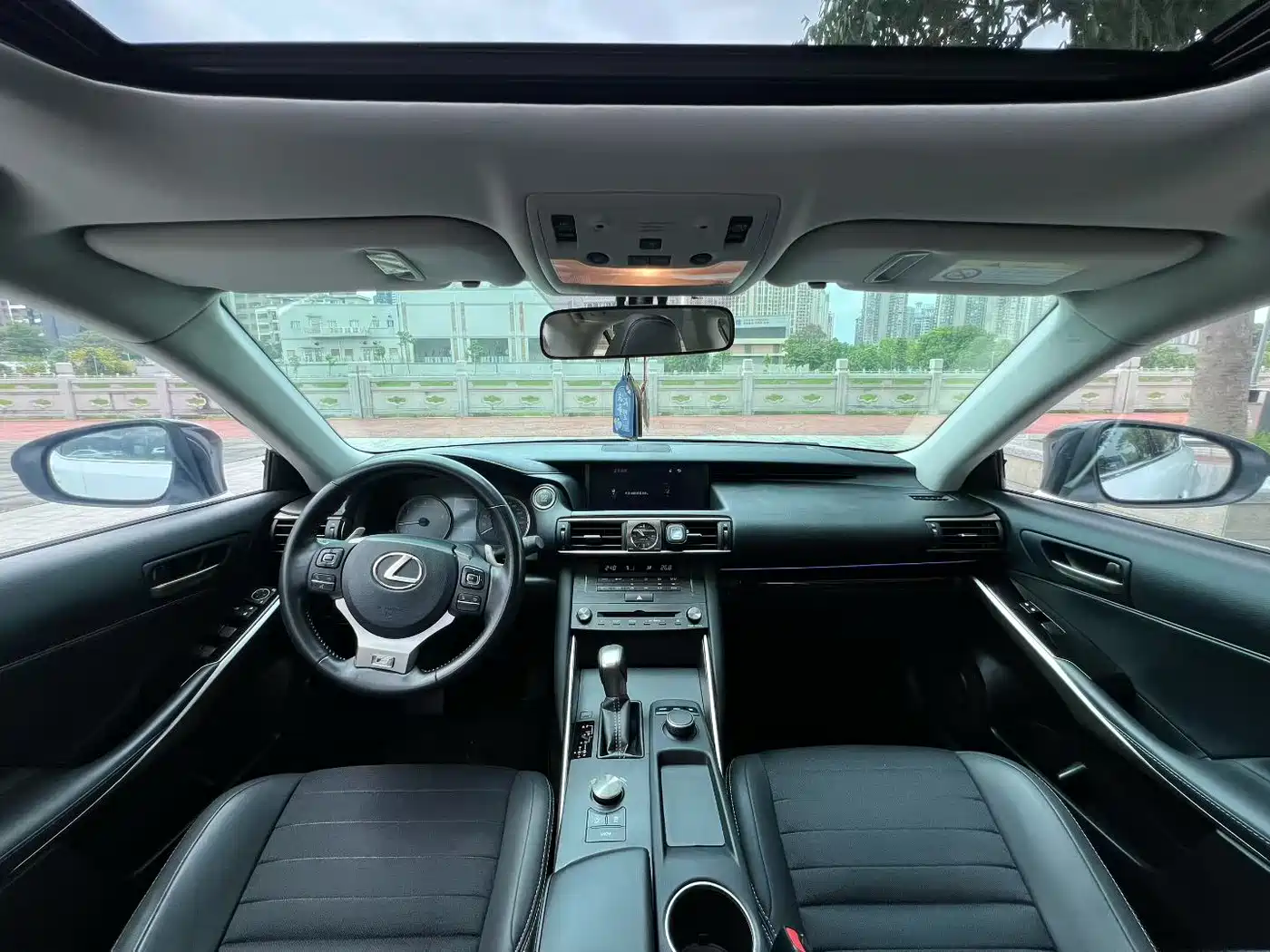 Lexus IS 2017 300 Leading Edition фото 5