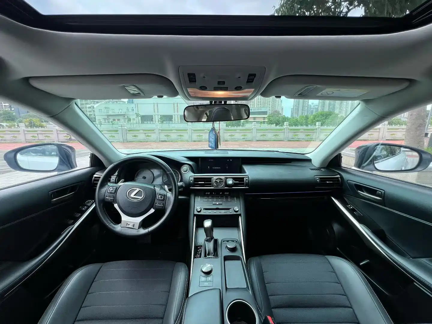 Фото 5 - Lexus IS