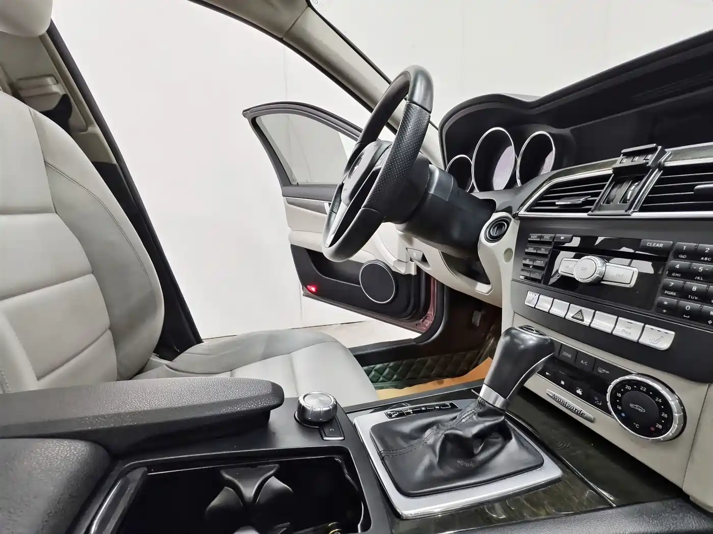 Mercedes-Benz C-Class 2013 C 260 CGI Fashion Edition фото 15