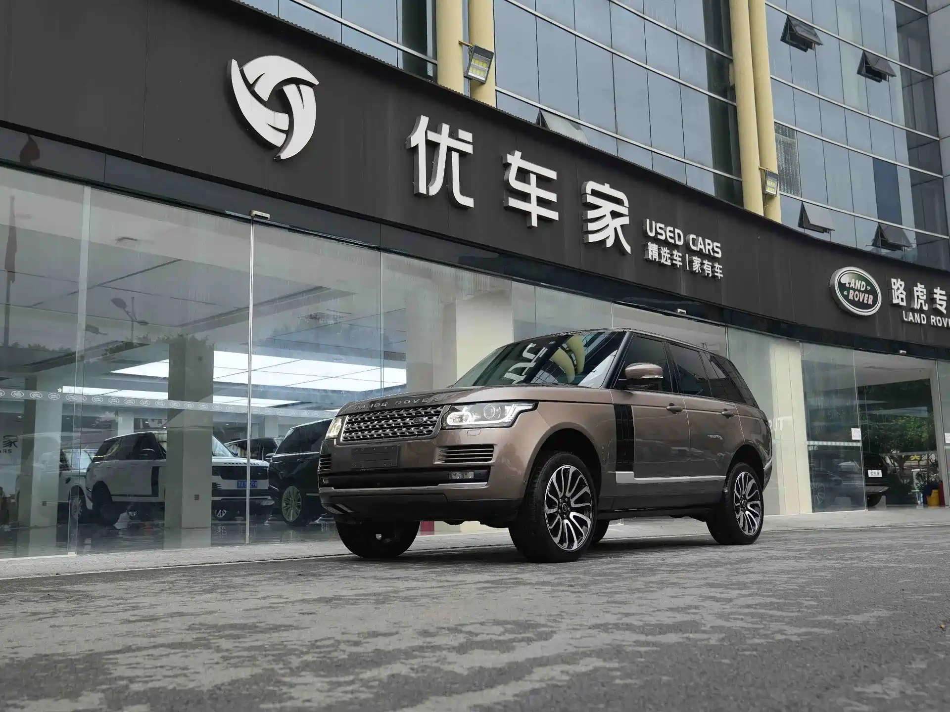 Photo 1 - Land Rover Range Rover