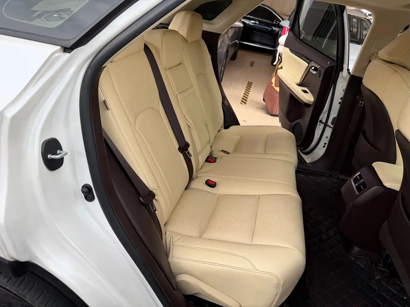 Фото 26 - Lexus RX