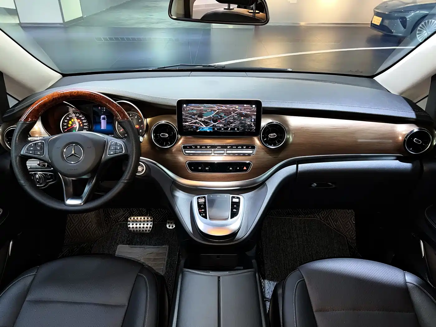 Mercedes-Benz V-Class 2020 Model V 260 L Long Wheelbase Luxury фото 4