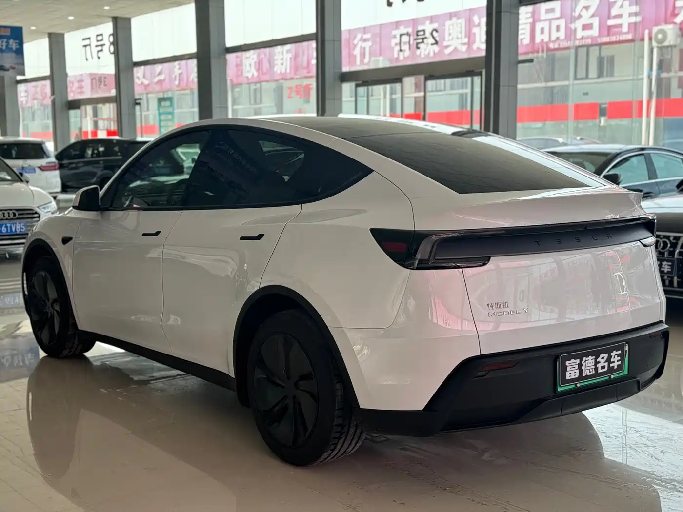 TESLA MODEL Y