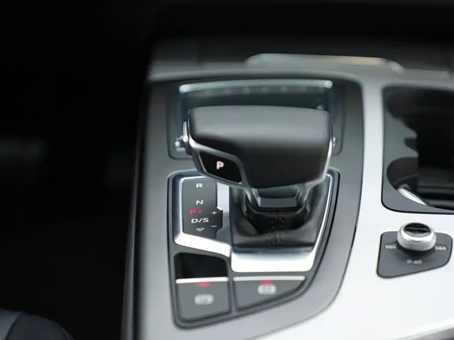 Фото 12 - Audi Q7