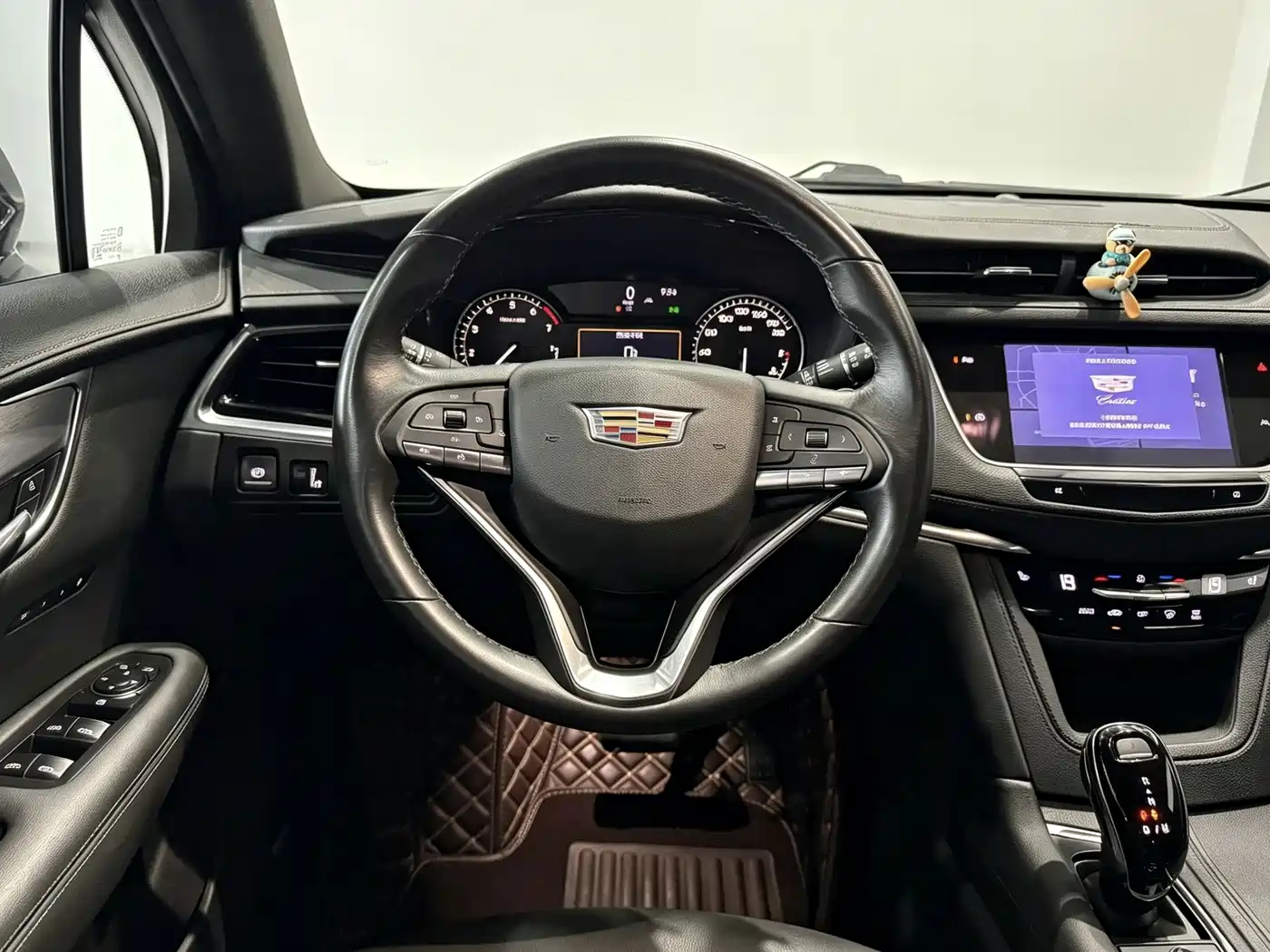Photo 11 - Cadillac XT6