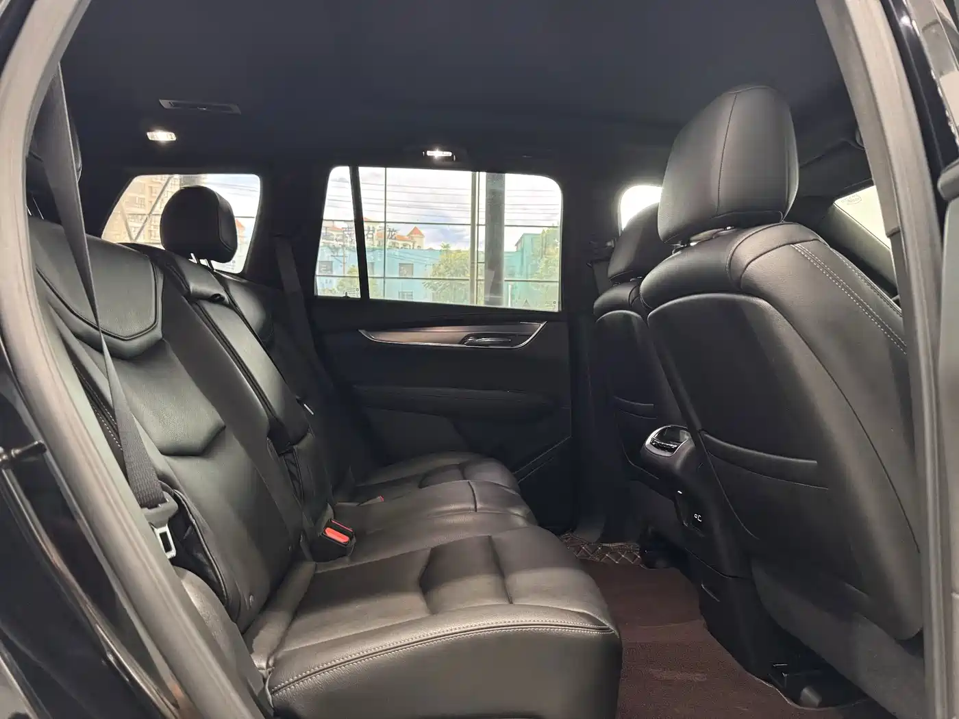 Photo 14 - Cadillac XT6