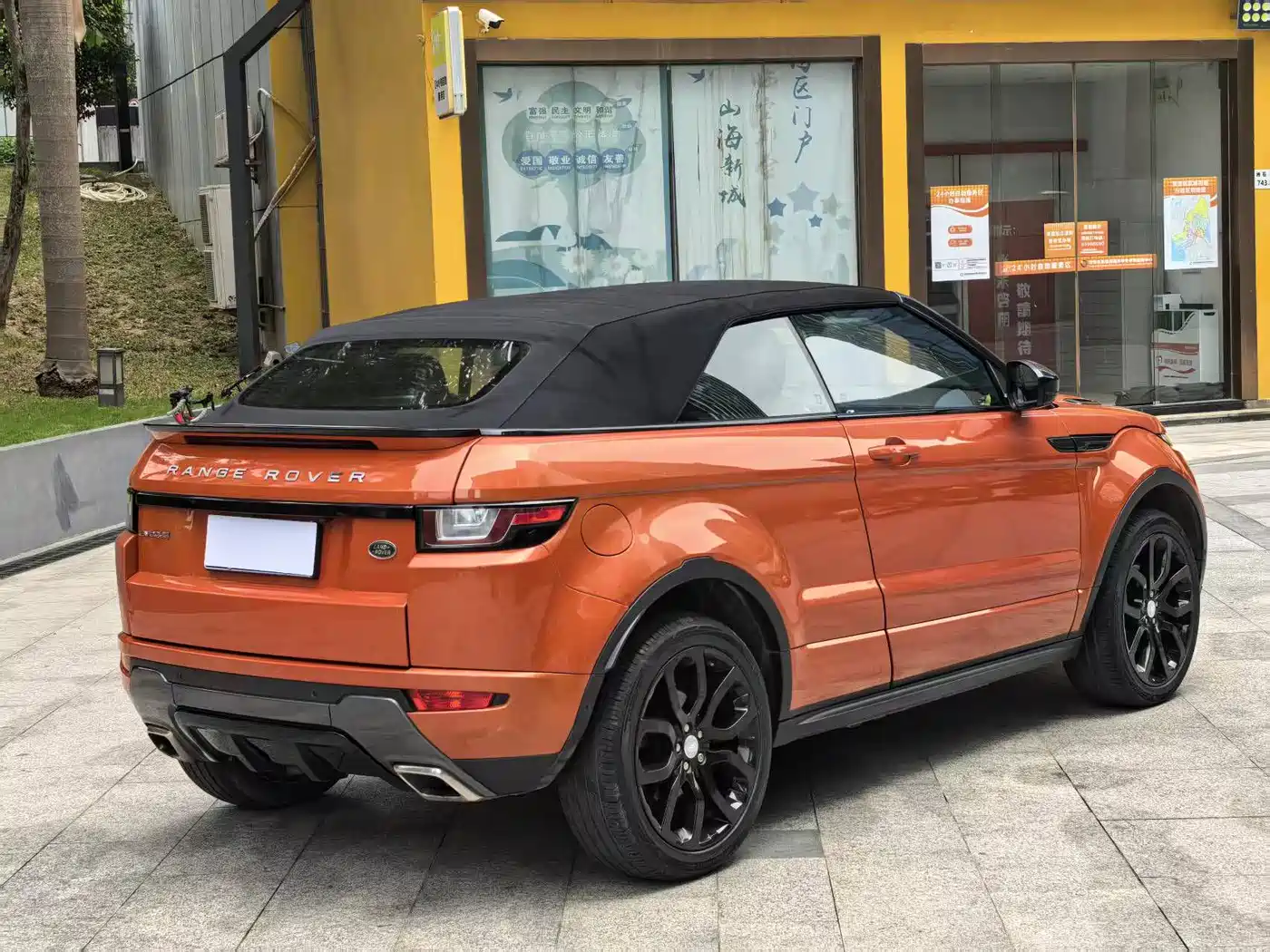 Land Rover Range Rover Evoque (Import) 2017 2.0T Convertible фото 16
